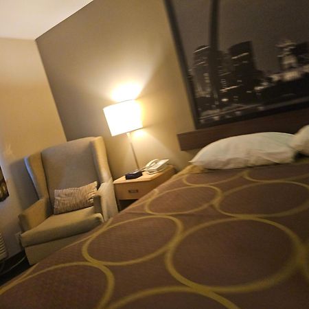 ซูเปอร์ 8 บาย วินด์แฮม อวา Motel Ava ภายนอก รูปภาพ