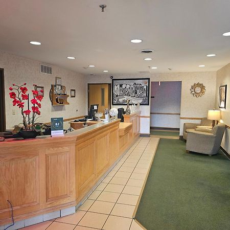 ซูเปอร์ 8 บาย วินด์แฮม อวา Motel Ava ภายนอก รูปภาพ