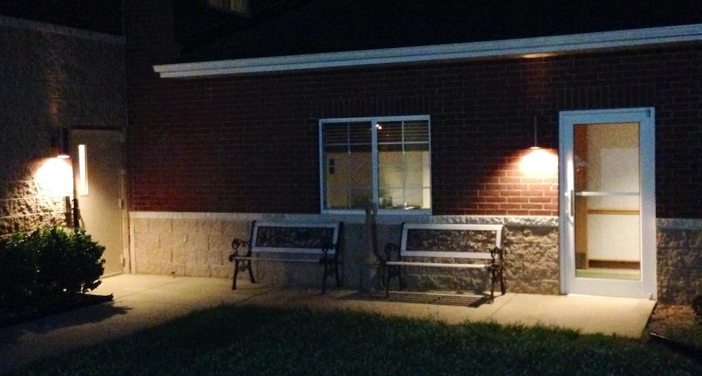 ซูเปอร์ 8 บาย วินด์แฮม อวา Motel Ava ภายนอก รูปภาพ
