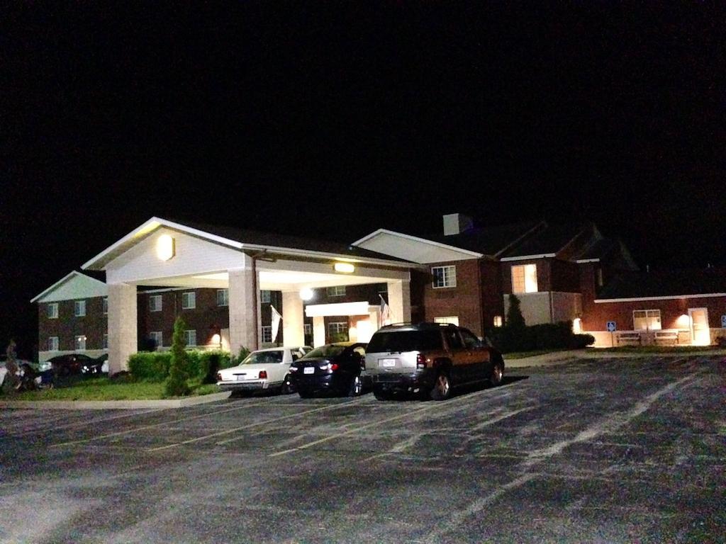 ซูเปอร์ 8 บาย วินด์แฮม อวา Motel Ava ภายนอก รูปภาพ