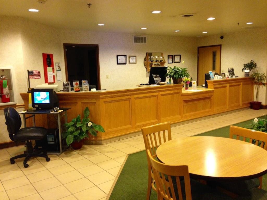 ซูเปอร์ 8 บาย วินด์แฮม อวา Motel Ava ภายนอก รูปภาพ