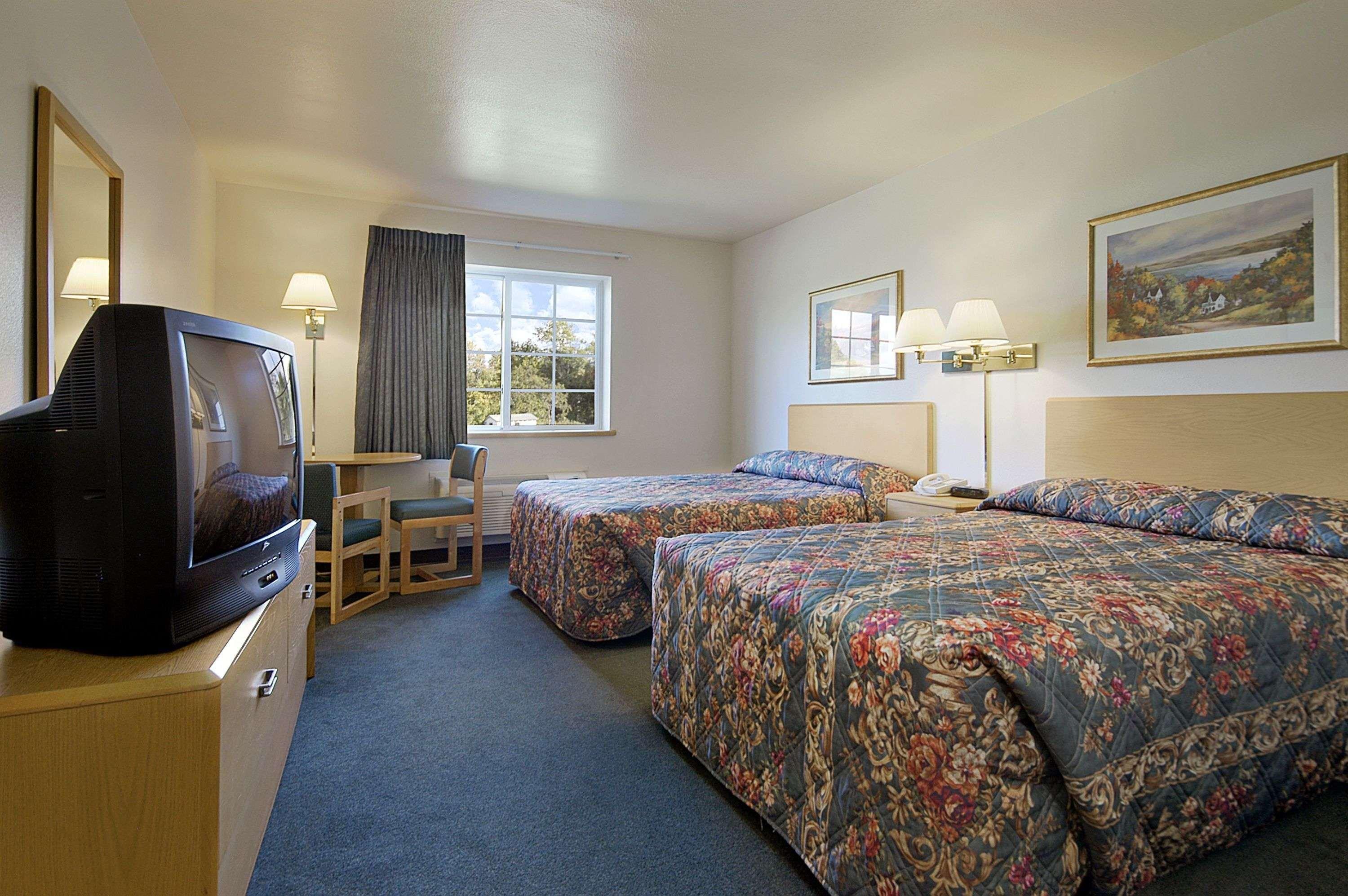 ซูเปอร์ 8 บาย วินด์แฮม อวา Motel Ava ภายนอก รูปภาพ