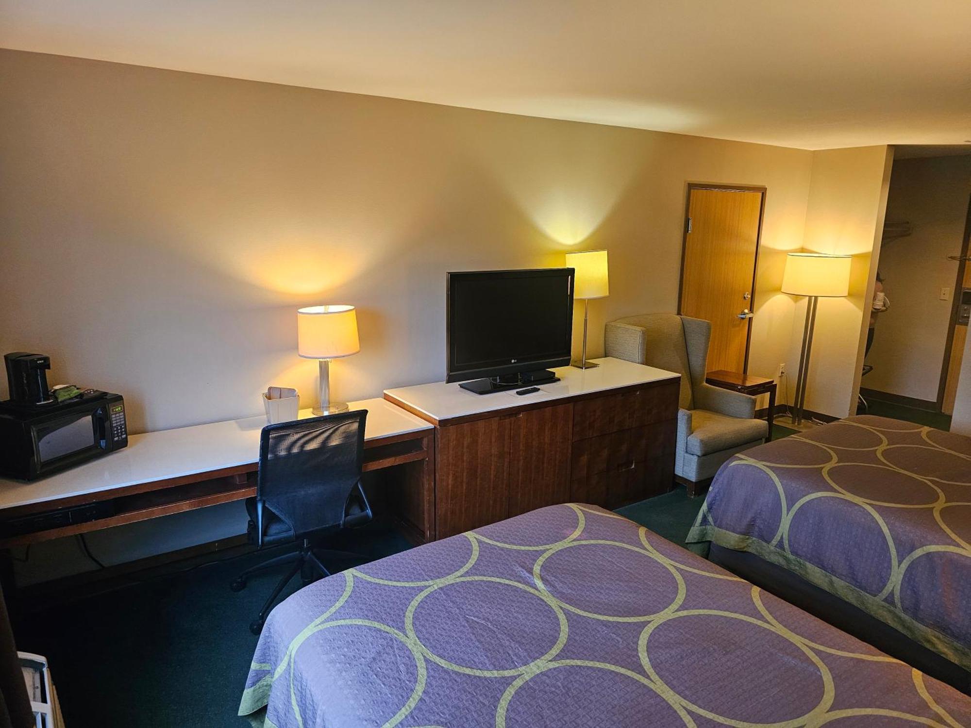 ซูเปอร์ 8 บาย วินด์แฮม อวา Motel Ava ภายนอก รูปภาพ