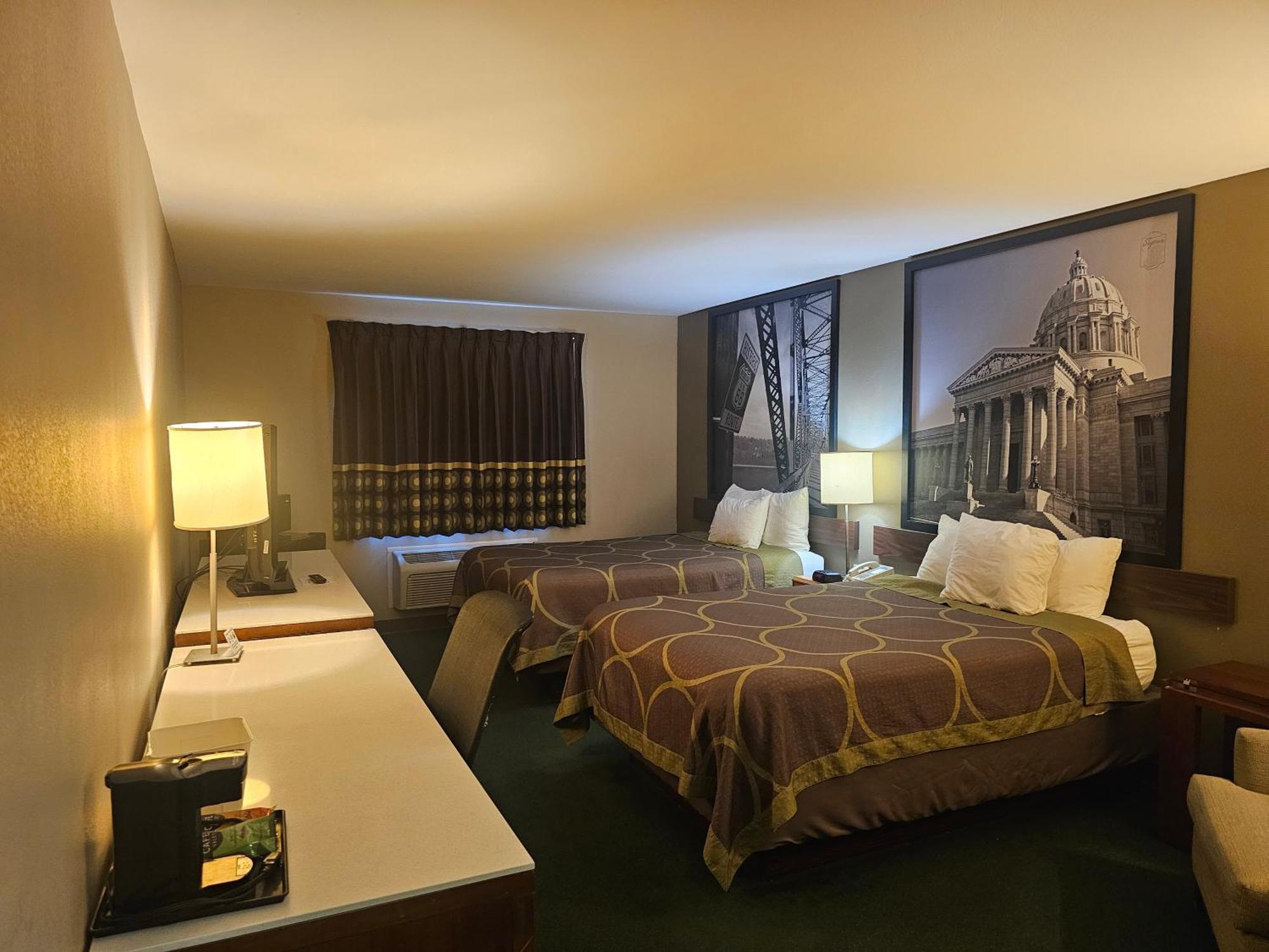ซูเปอร์ 8 บาย วินด์แฮม อวา Motel Ava ภายนอก รูปภาพ
