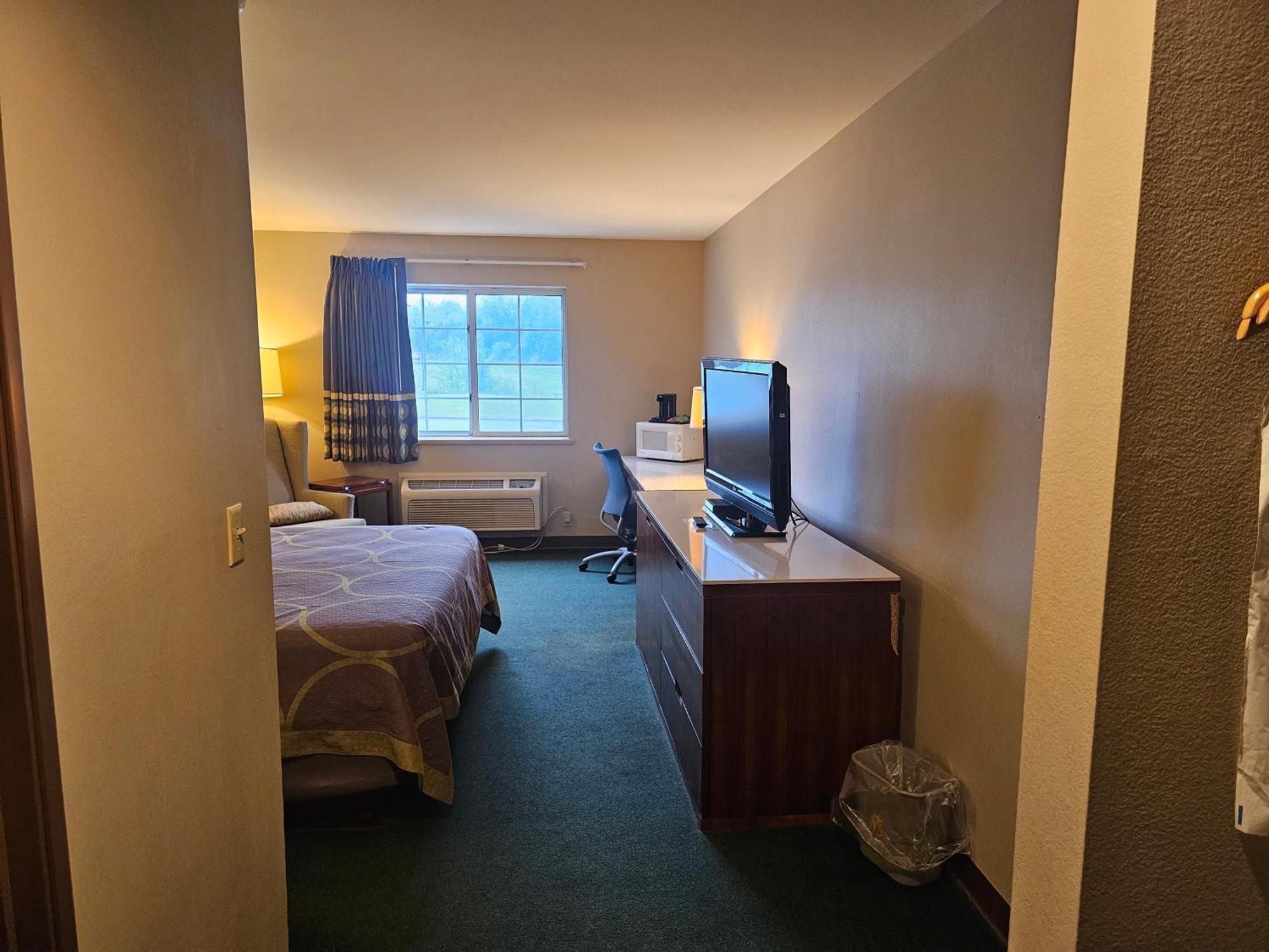 ซูเปอร์ 8 บาย วินด์แฮม อวา Motel Ava ภายนอก รูปภาพ