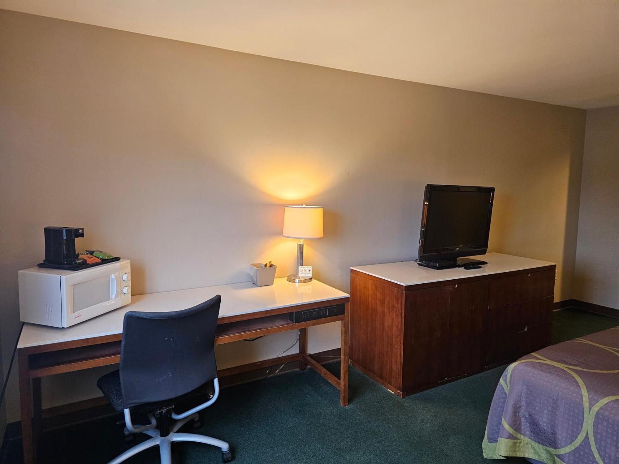 ซูเปอร์ 8 บาย วินด์แฮม อวา Motel Ava ภายนอก รูปภาพ