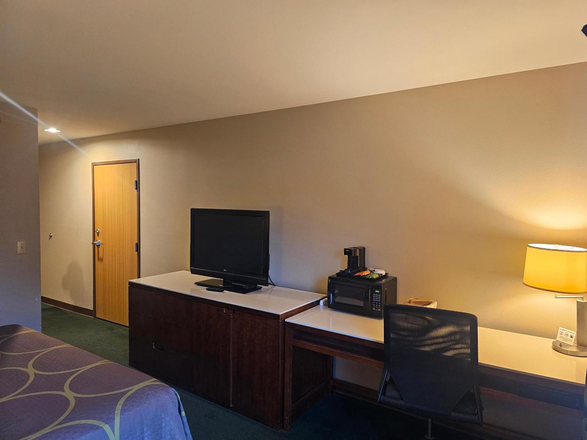 ซูเปอร์ 8 บาย วินด์แฮม อวา Motel Ava ภายนอก รูปภาพ