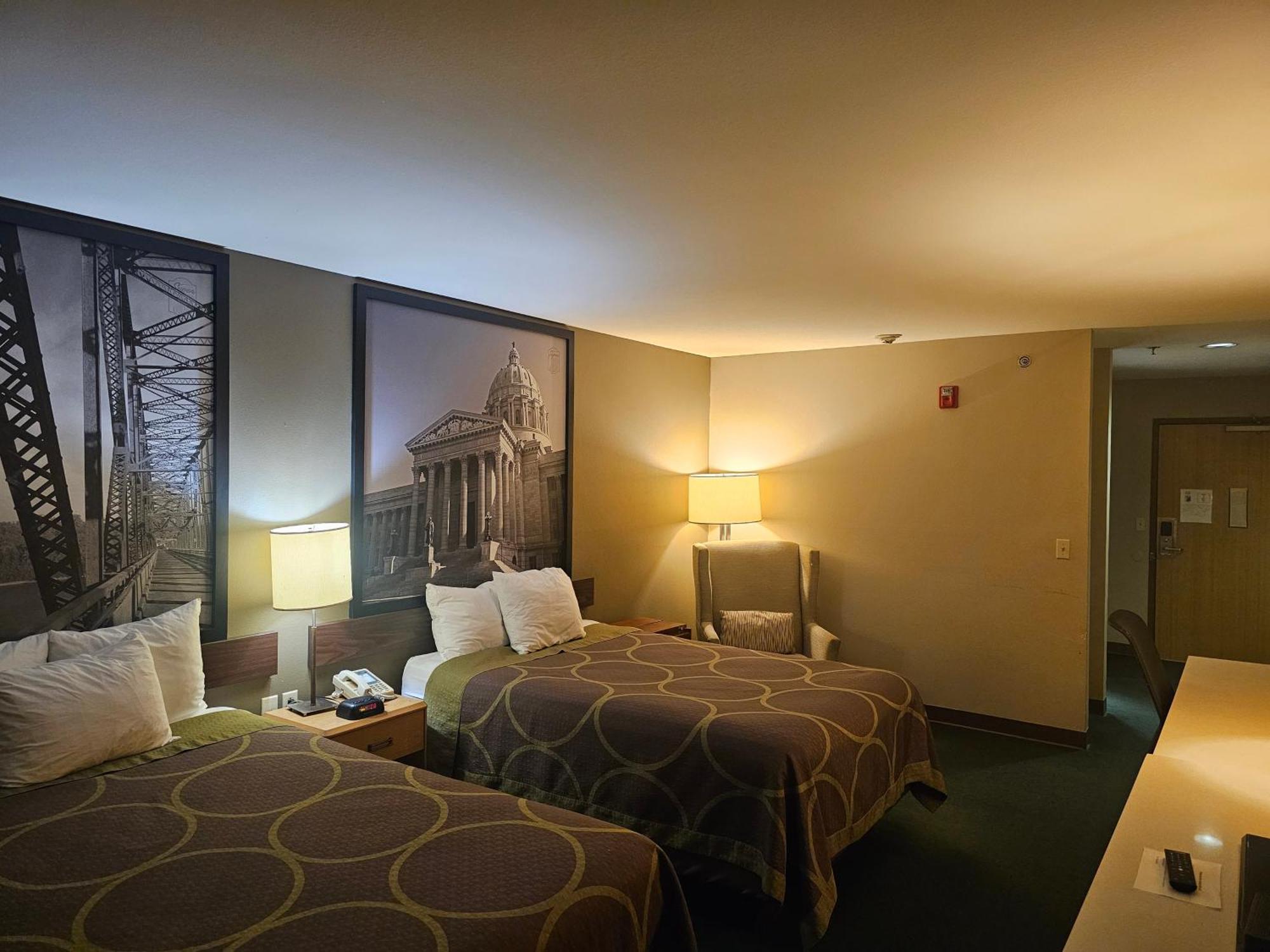 ซูเปอร์ 8 บาย วินด์แฮม อวา Motel Ava ภายนอก รูปภาพ