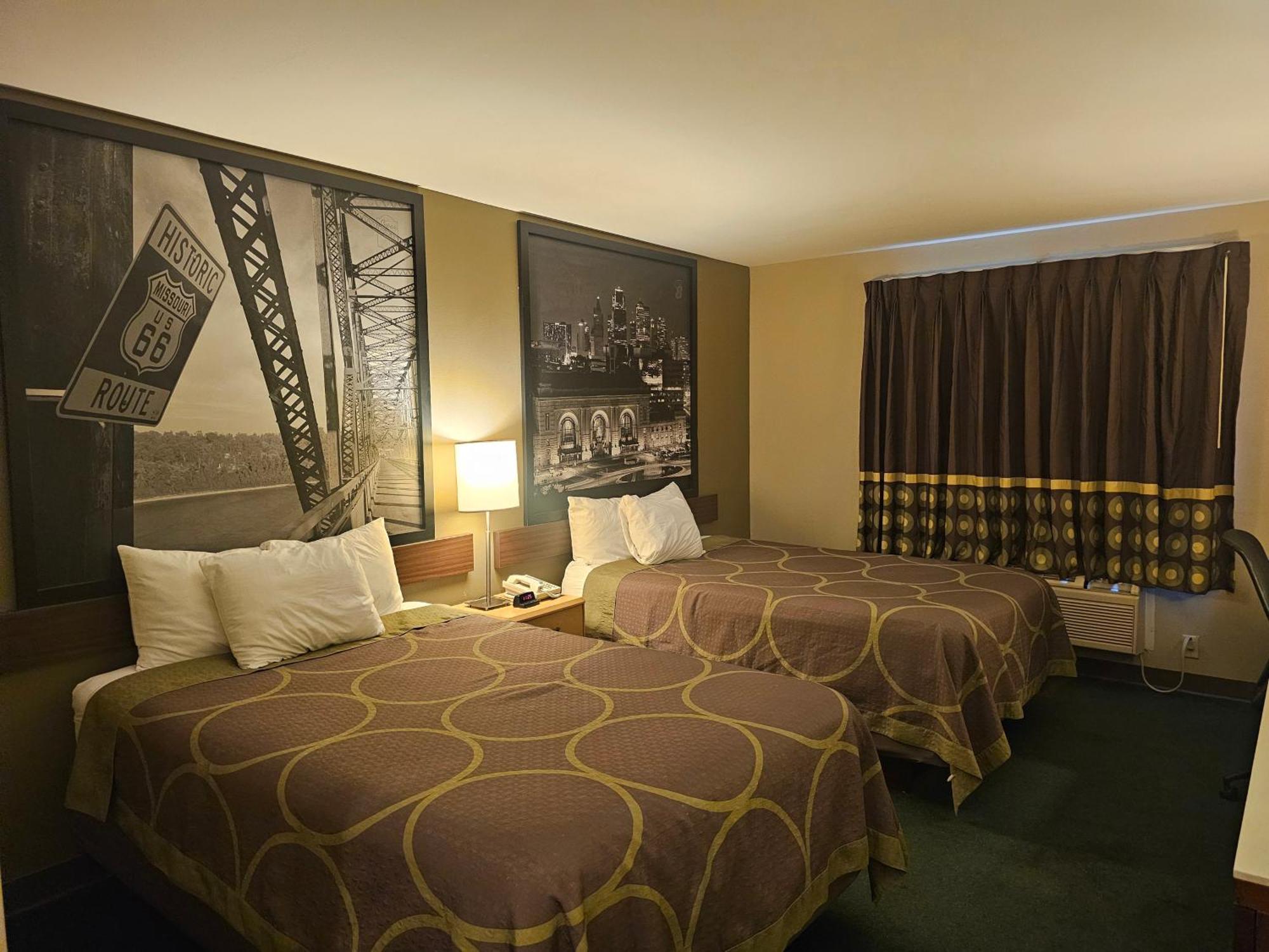 ซูเปอร์ 8 บาย วินด์แฮม อวา Motel Ava ภายนอก รูปภาพ