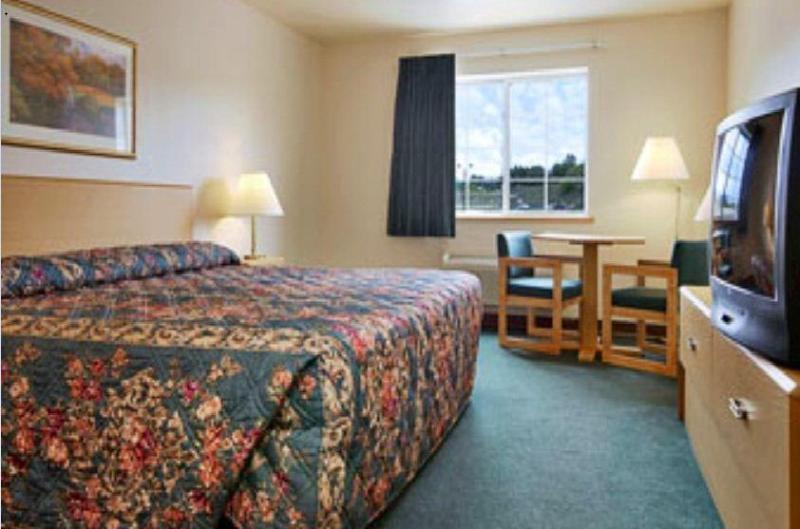 ซูเปอร์ 8 บาย วินด์แฮม อวา Motel Ava ภายนอก รูปภาพ