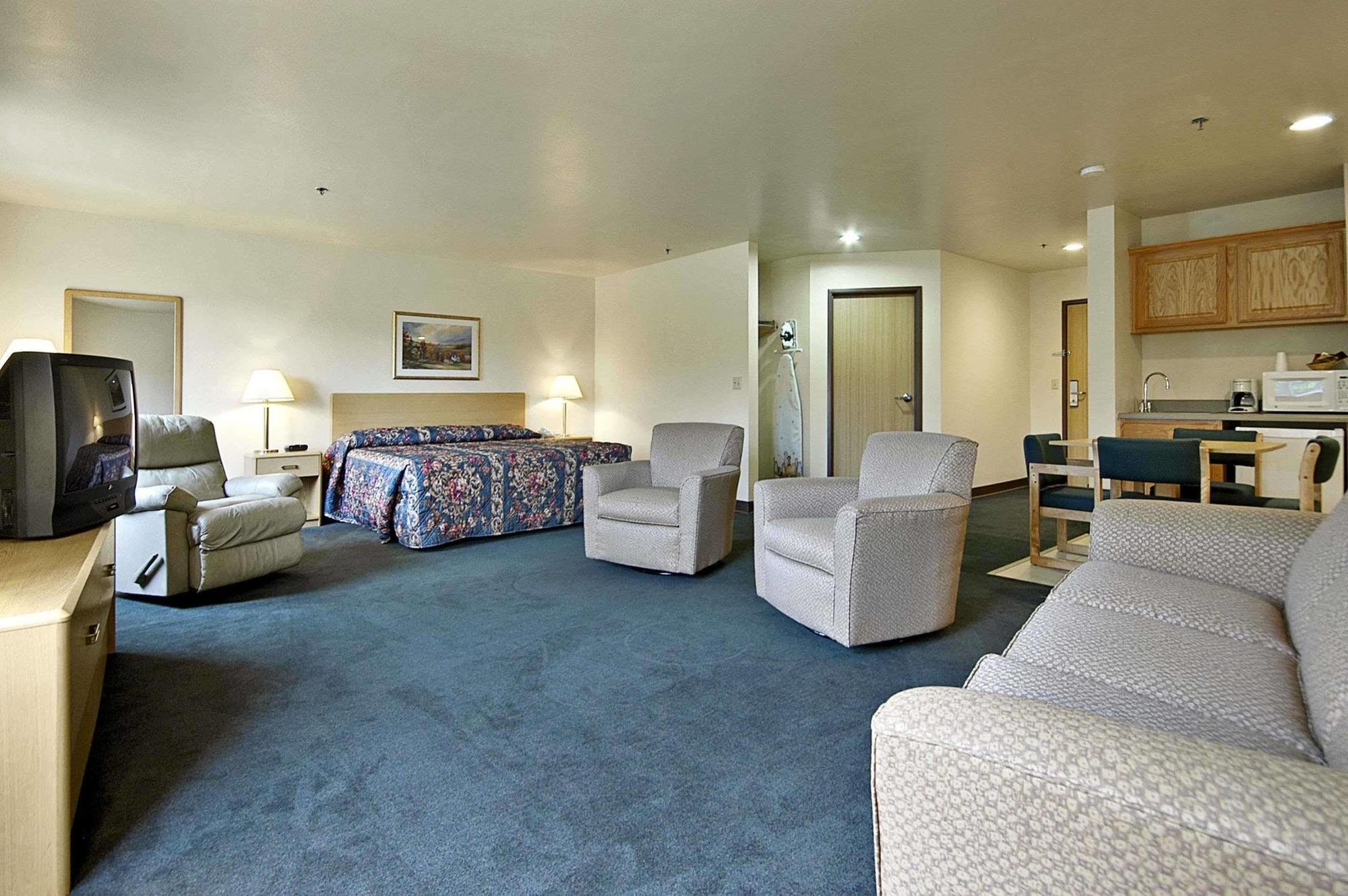 ซูเปอร์ 8 บาย วินด์แฮม อวา Motel Ava ภายนอก รูปภาพ