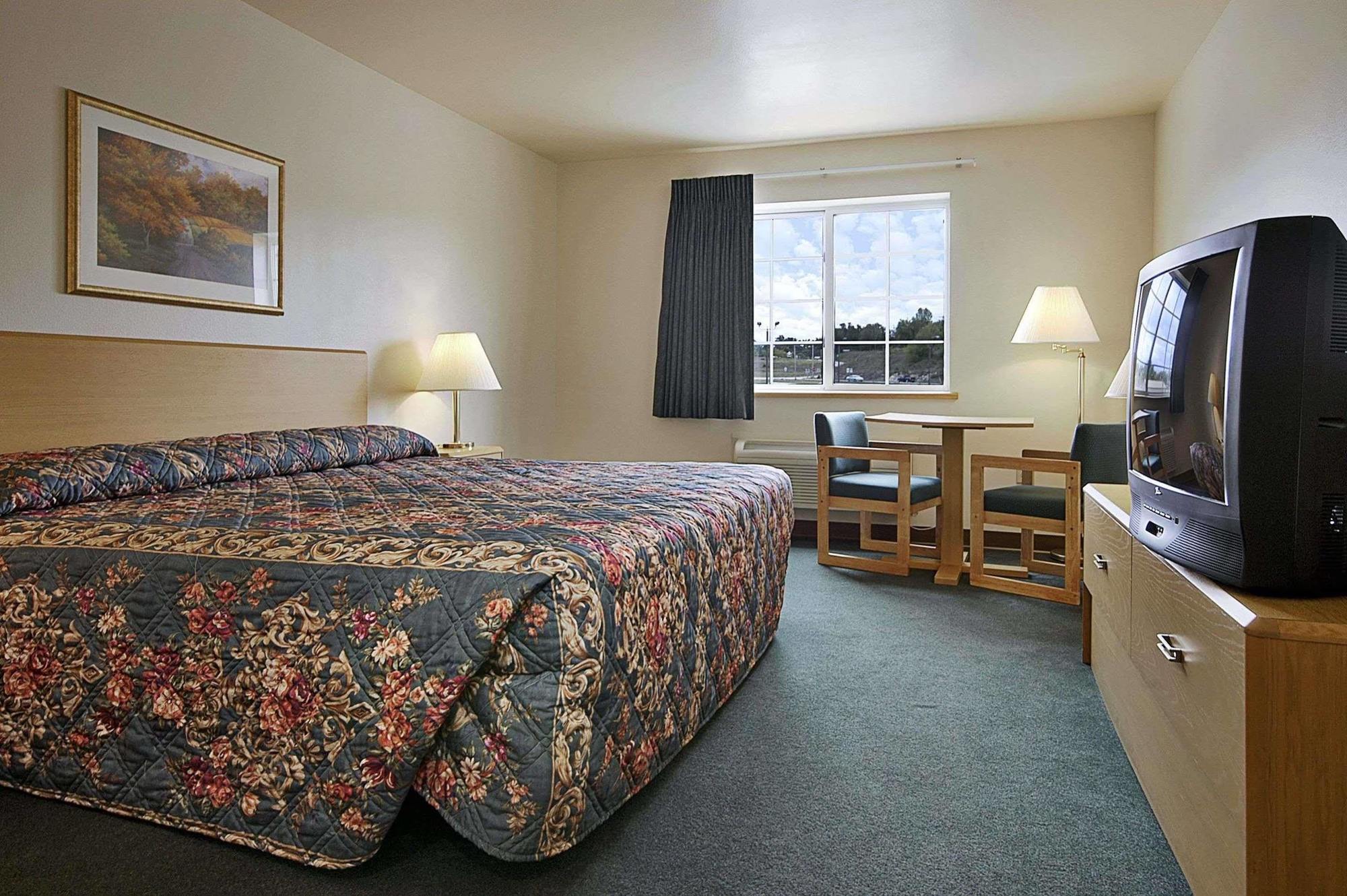 ซูเปอร์ 8 บาย วินด์แฮม อวา Motel Ava ภายนอก รูปภาพ