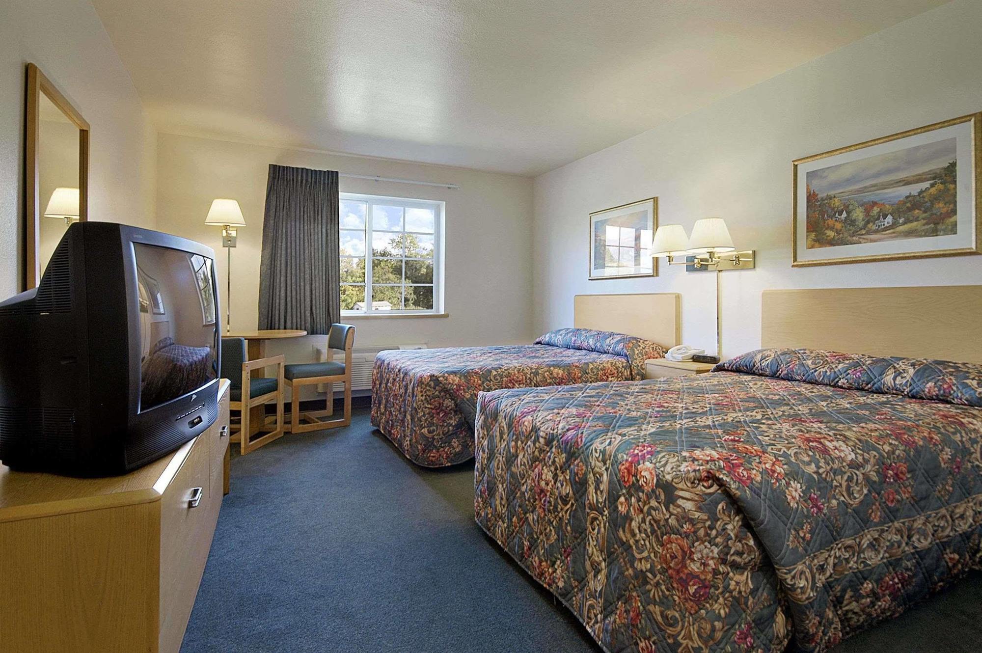 ซูเปอร์ 8 บาย วินด์แฮม อวา Motel Ava ภายนอก รูปภาพ